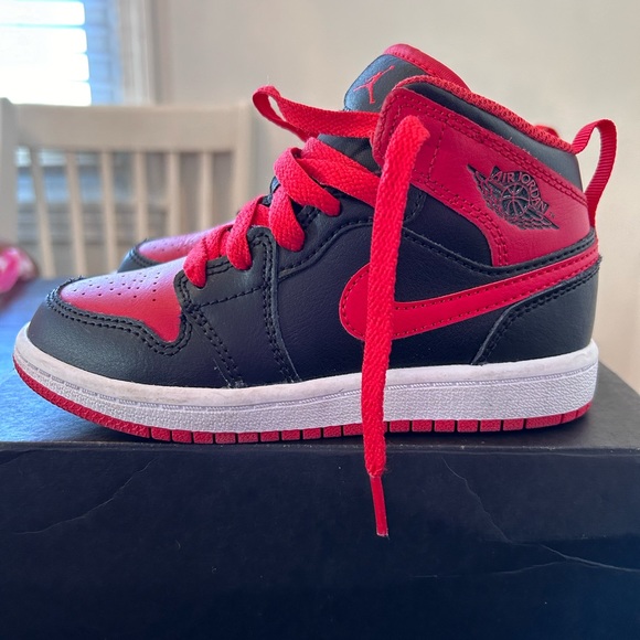 Jordan 1’s MID size 11c - Picture 3 of 5